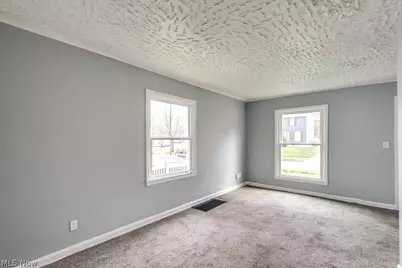 1090 Greenwood Avenue, Akron, OH 44320 - Photo 5