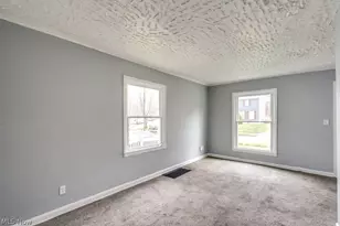 1090 Greenwood Ave, Akron, OH 44320 - Photo 5