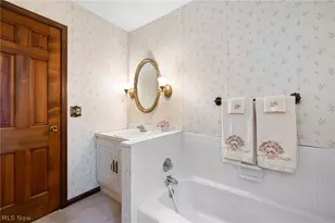 32696 Surrey Ln, Avon Lake, OH 44012 - Photo 43