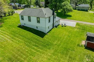 4465 Eastland Ave NE, Louisville, OH 44641 - Photo 9