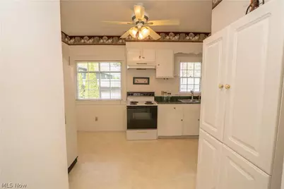 215 Lake Avenue NE, Hartville, OH 44632 - Photo 19