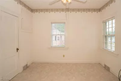 215 Lake Avenue NE, Hartville, OH 44632 - Photo 15
