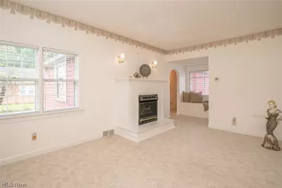 215 Lake Avenue NE, Hartville, OH 44632 - Photo 5