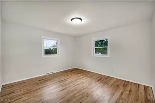 1299 Jackie Ln, Mayfield Heights, OH 44124 - Photo 21