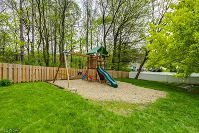 326 Saint Lawrence Circle, Northfield, OH 44067 - Photo 5