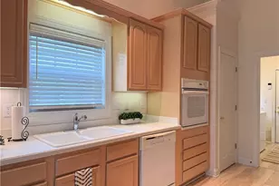 370 Rosebury Ct, Mayfield Heights, OH 44124 - Photo 29