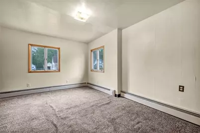 2131 Overland Avenue NE, Warren, OH 44483 - Photo 9
