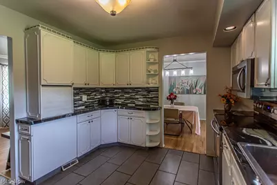 8523 Sleepy Hollow Drive NE, Warren, OH 44484 - Photo 7
