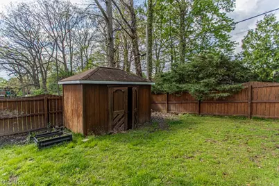 8523 Sleepy Hollow Drive NE, Warren, OH 44484 - Photo 37