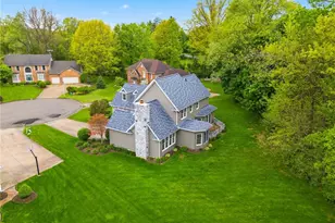 1012 Cloverdale Cir NE, Massillon, OH 44646 - Photo 3
