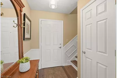 5653 Gateway Lane, Brook Park, OH 44142 - Photo 3