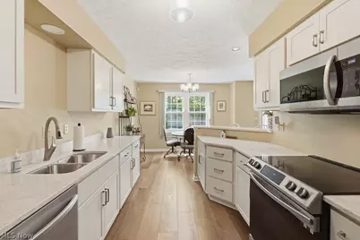 5653 Gateway Lane, Brook Park, OH 44142 - Photo 5