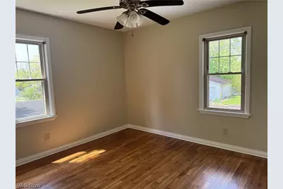 204 E Baird Avenue, Barberton, OH 44203 - Photo 9