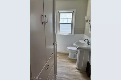 204 E Baird Avenue, Barberton, OH 44203 - Photo 13
