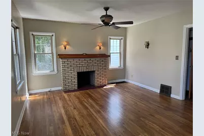 204 E Baird Avenue, Barberton, OH 44203 - Photo 3