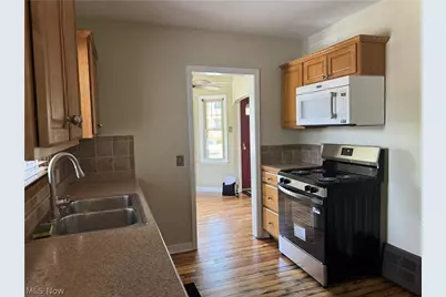 204 E Baird Avenue, Barberton, OH 44203 - Photo 5