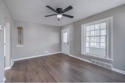12329 Darlington Avenue, Garfield Heights, OH 44125 - Photo 5