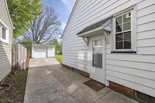 12329 Darlington Ave, Garfield Heights, OH 44125 - Photo 19