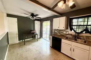 1128 Oakwood Dr, Vermilion, OH 44089 - Photo 11