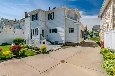 17709 Crestland Road, Loveland, OH 44119 - Photo 11