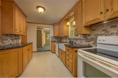 905 Pineview Avenue SE, North Canton, OH 44720 - Photo 5