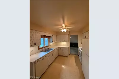 1161 Gulf Road, Elyria, OH 44035 - Photo 11