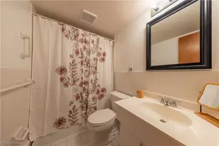 521 Tollis Pkwy, Grandview Heights, OH 44147 - Photo 17