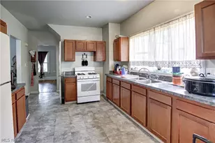 635 E 115th St, Loveland, OH 44108 - Photo 5