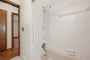 30401 Harrison St, Willowick, OH 44095 - Photo 21