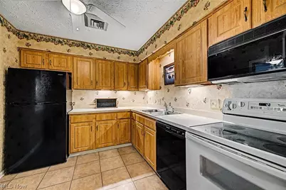 924 Memorial Parkway #207, Akron, OH 44303 - Photo 3