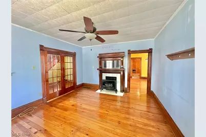 427 Columbia Avenue, Williamstown, WV 26187 - Photo 9