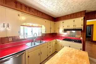 427 Columbia Ave, Williamstown, WV 26187 - Photo 15