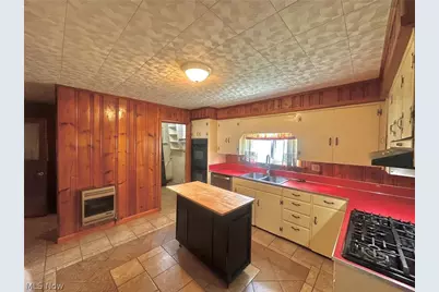 427 Columbia Avenue, Williamstown, WV 26187 - Photo 17