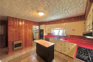 427 Columbia Ave, Williamstown, WV 26187 - Photo 17