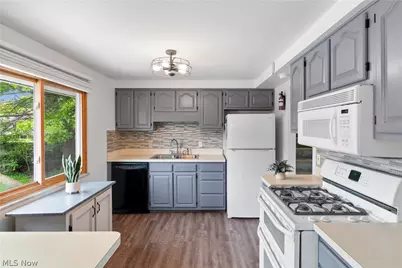 13665 Starlite Drive, Brook Park, OH 44142 - Photo 9