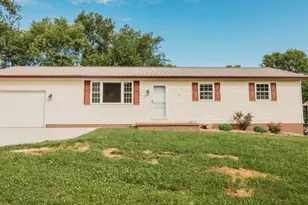 239 Locust Dr, Mineral Wells, WV 26150 - Photo 3