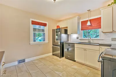 3239 Market Avenue N, Canton, OH 44714 - Photo 9