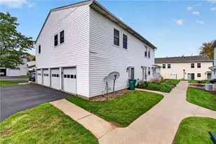 2549 Royal County Down Dr, Uniontown, OH 44685 - Photo 19