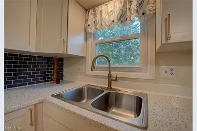 724 Strowbridge Drive, Huron, OH 44839 - Photo 11
