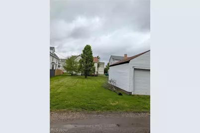 225 W Ohio Avenue, Sebring, OH 44672 - Photo 17