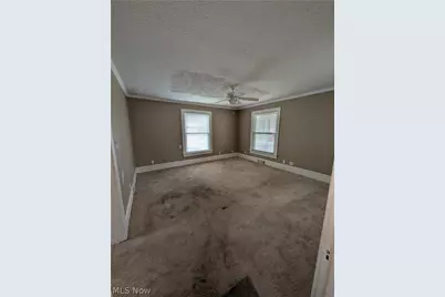 225 W Ohio Avenue, Sebring, OH 44672 - Photo 9