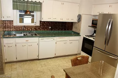 323 S Hazelwood Avenue, Youngstown, OH 44509 - Photo 9