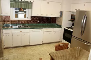 323 S Hazelwood Ave, Youngstown, OH 44509 - Photo 9