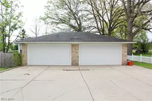 323 S Hazelwood Ave, Youngstown, OH 44509 - Photo 3
