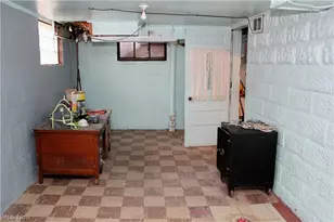 323 S Hazelwood Ave, Youngstown, OH 44509 - Photo 29
