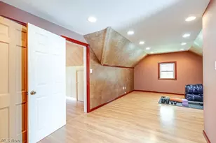 1367 Churchill Rd, Lyndhurst, OH 44124 - Photo 27