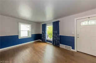 1241 Sunset Rd, Mayfield Heights, OH 44124 - Photo 5