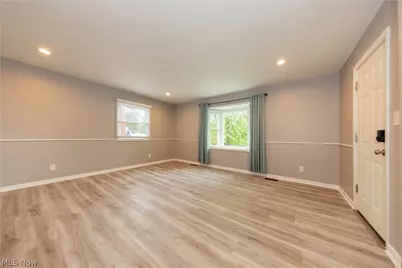 1241 Sunset Road, Mayfield Heights, OH 44124 - Photo 13