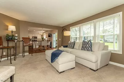 10266 Wildflower Way, Grandview Heights, OH 44147 - Photo 5