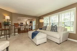 10266 Wildflower Way, Grandview Heights, OH 44147 - Photo 5